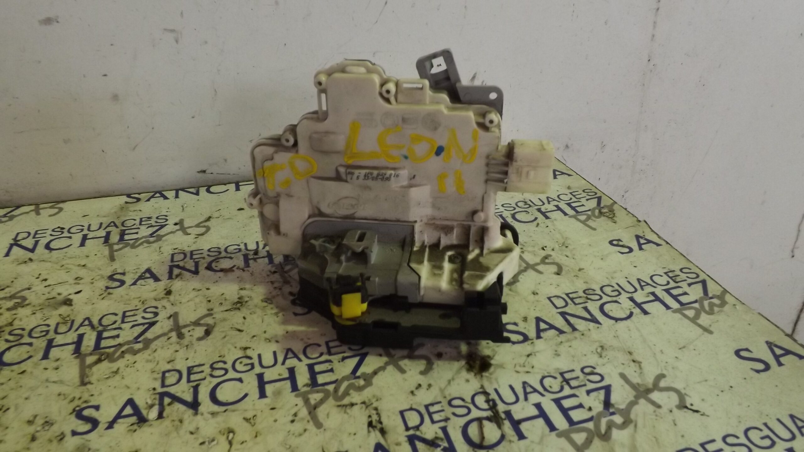 CERRADURA PUERTA TRASERA DERECHA SEAT LEON (1P1) *