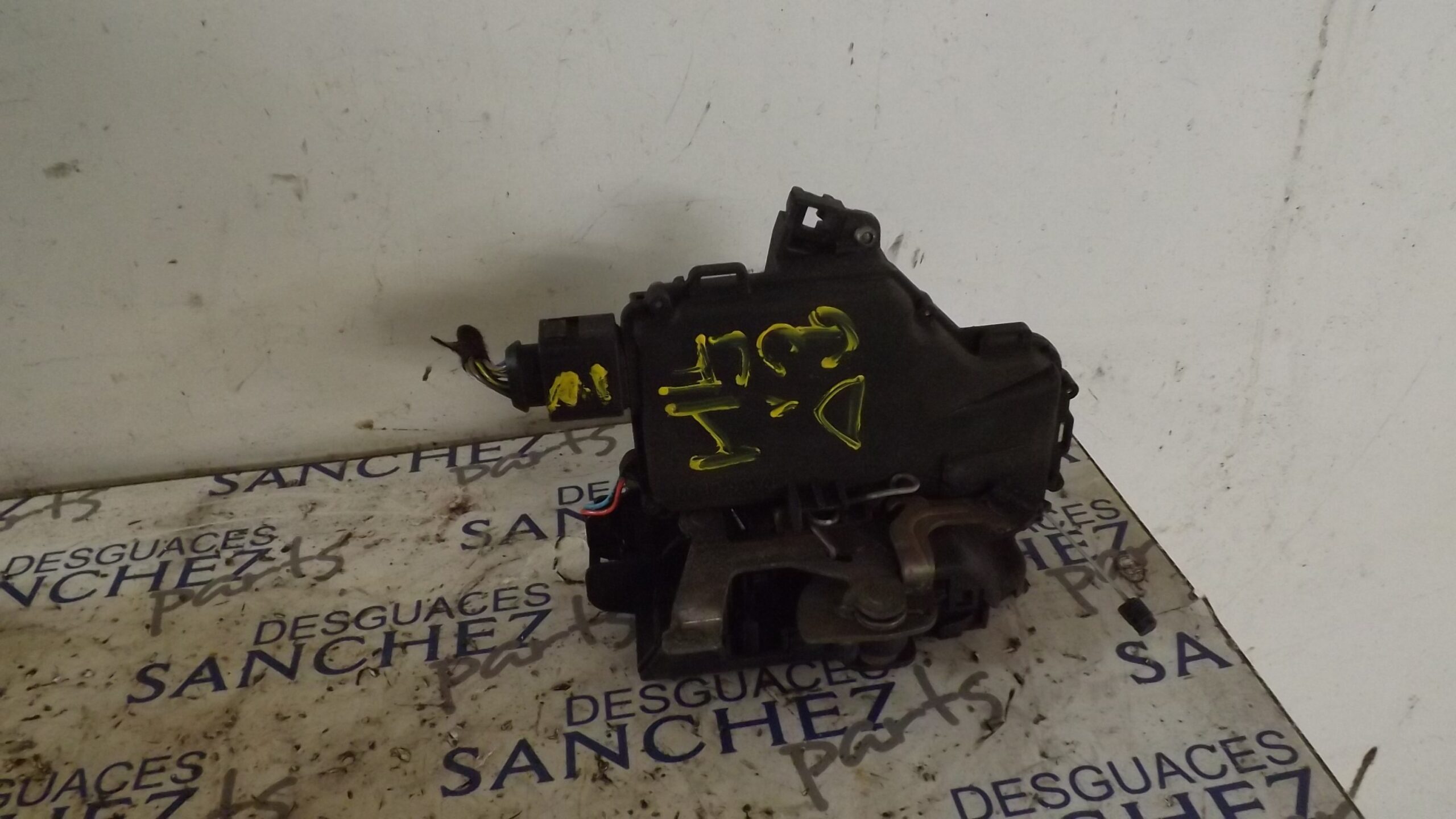 CERRADURA PUERTA DELANTERA IZQUIERDA VOLKSWAGEN GOLF IV VARIANT (1J5) *
