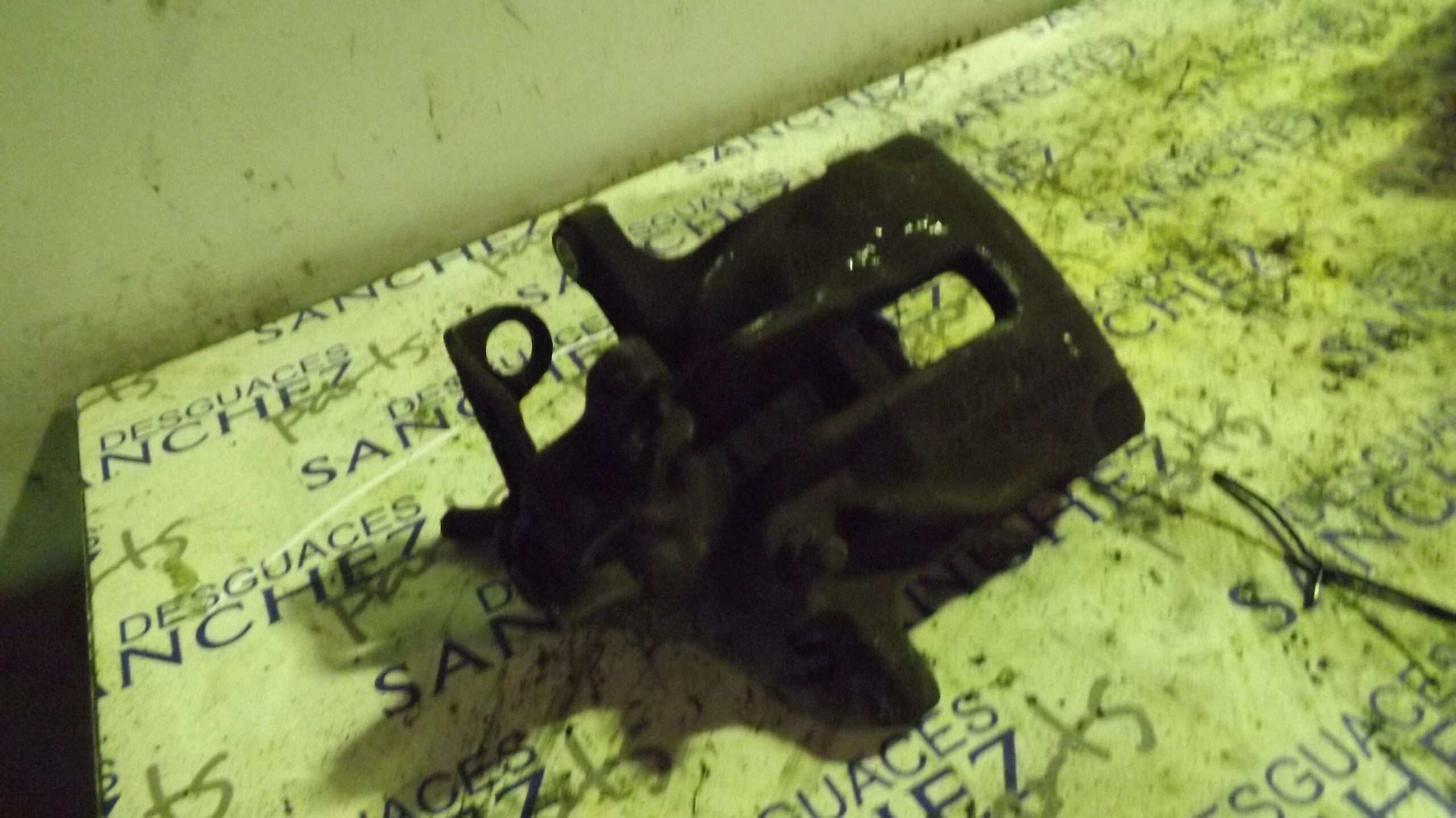 PINZA DE FRENO TRASERA DERECHA RENAULT TRAFIC COMBI (AB 4.01) *