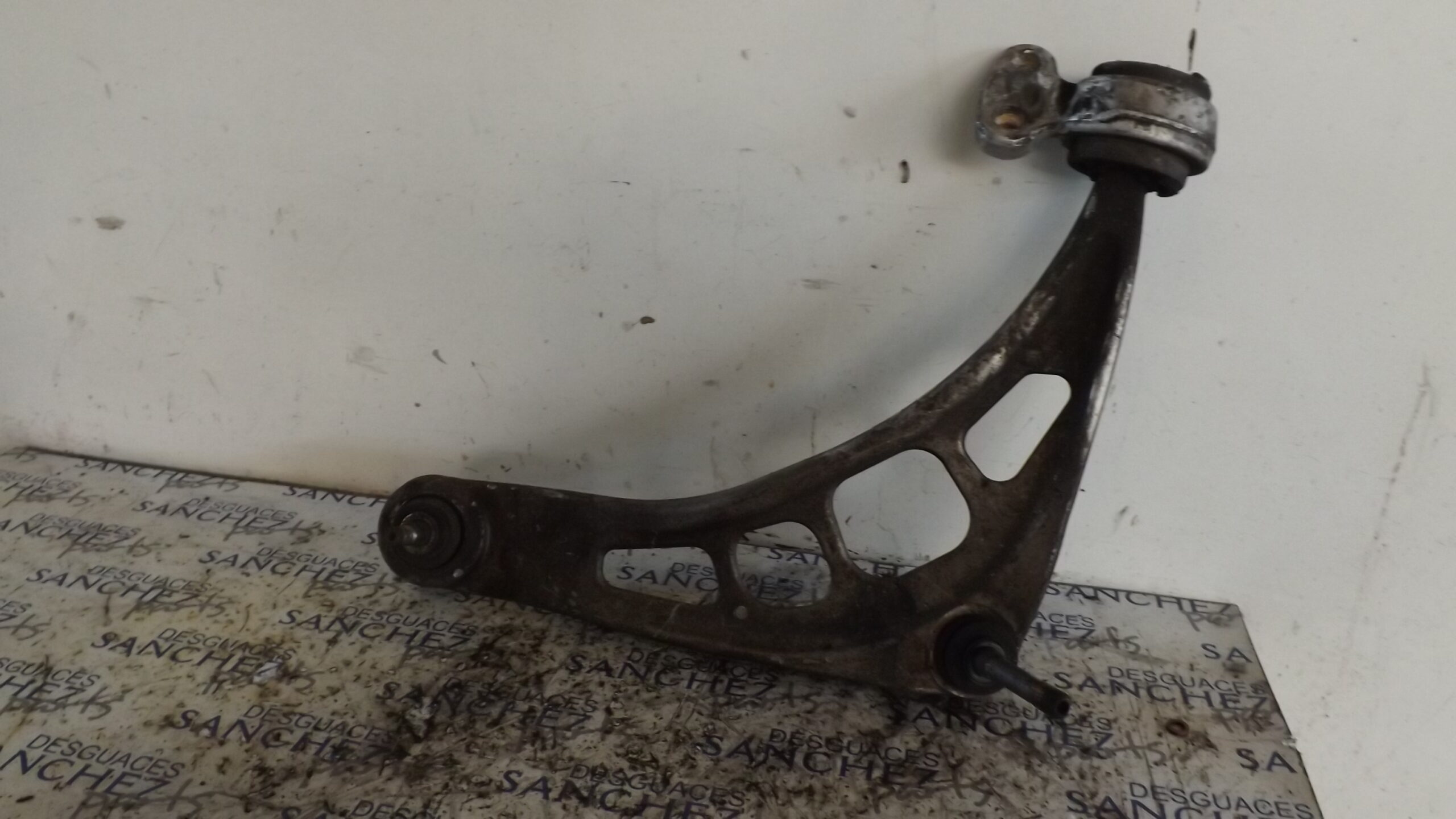 BRAZO SUSPENSION DELANTERO IZQUIERDO BMW SERIE 3 BERLINA (E46) *