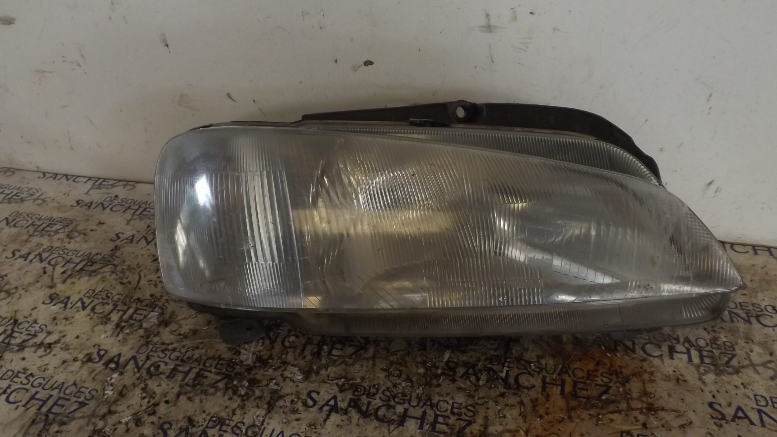 FARO DERECHO PEUGEOT 106 (S2) *
