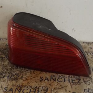 PILOTO TRASERO IZQUIERDO PEUGEOT 106 (S2) *