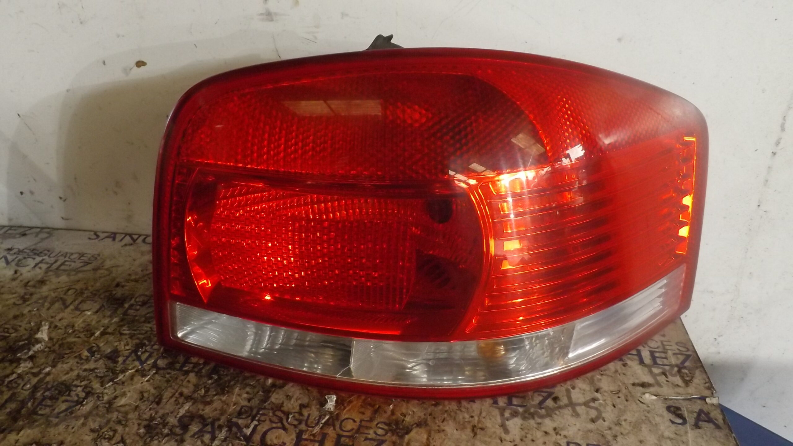PILOTO TRASERO DERECHO AUDI A3 (8P) *