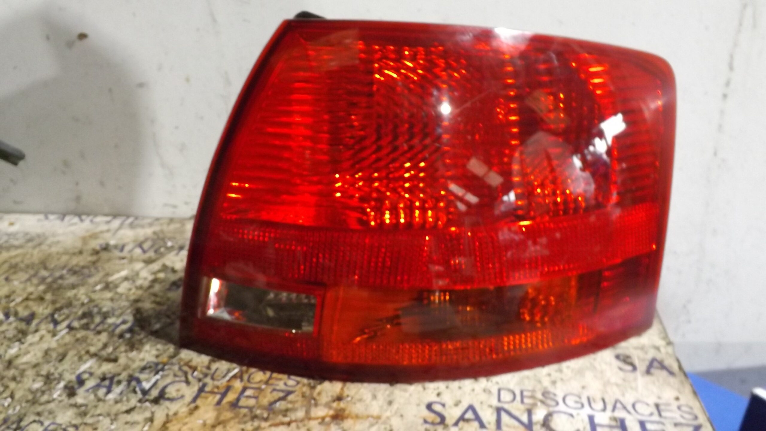 PILOTO TRASERO DERECHO AUDI A4 AVANT (8E) *