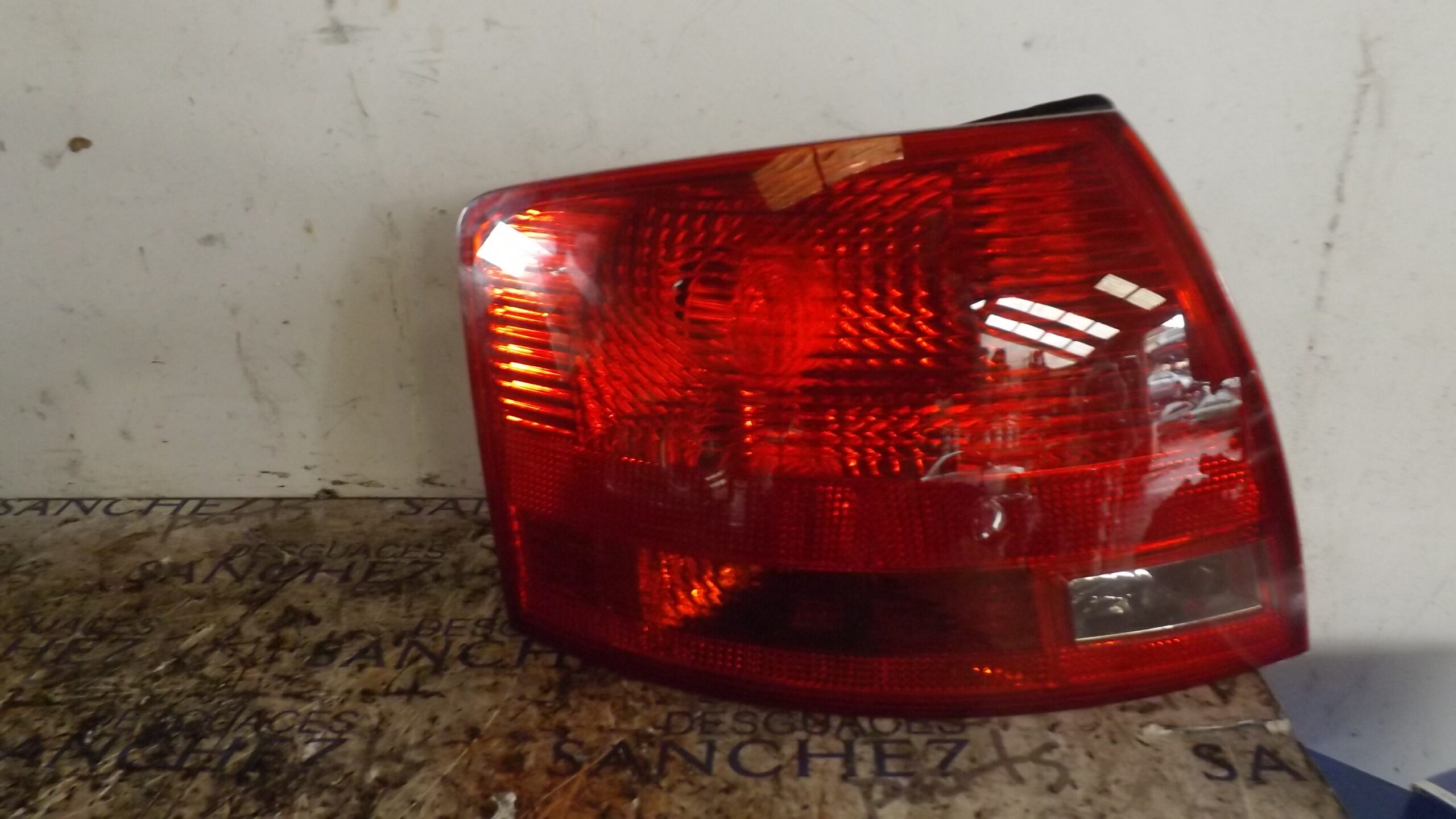 PILOTO TRASERO IZQUIERDO AUDI A4 AVANT (8E) *