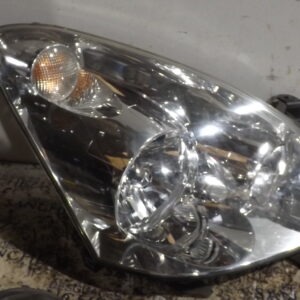 FARO DERECHO TOYOTA COROLLA VERSO (R1) *