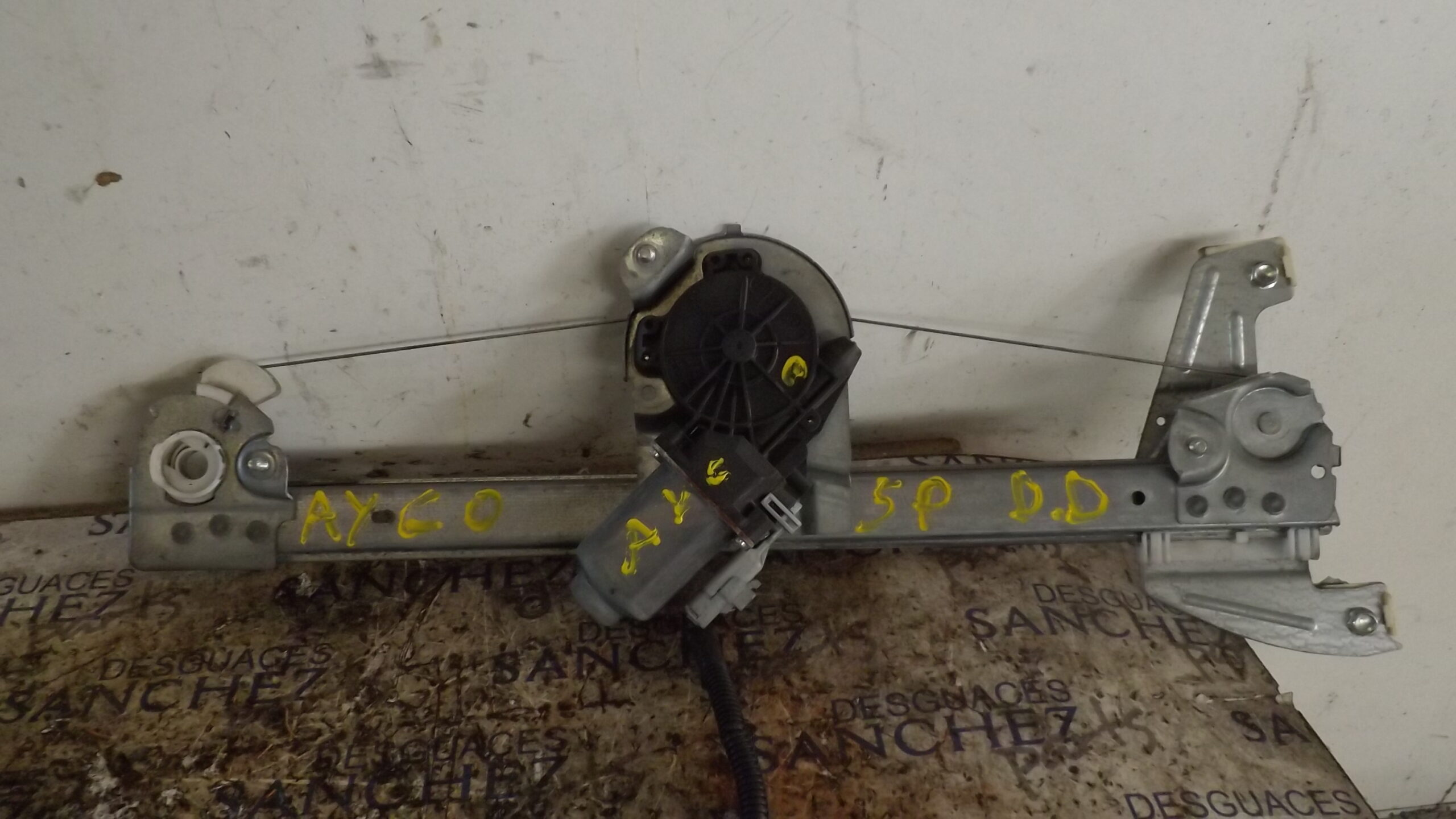 MOTOR ELEVALUNAS DELANTERO IZQUIERDO TOYOTA AYGO (KGB/WNB) *