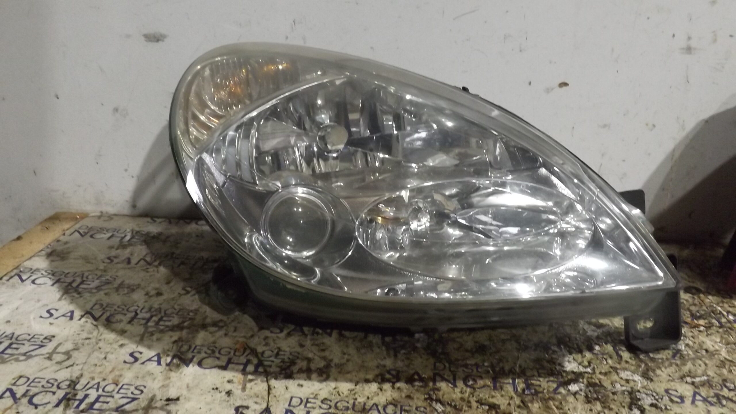 FARO DERECHO CITROEN XSARA BERLINA *
