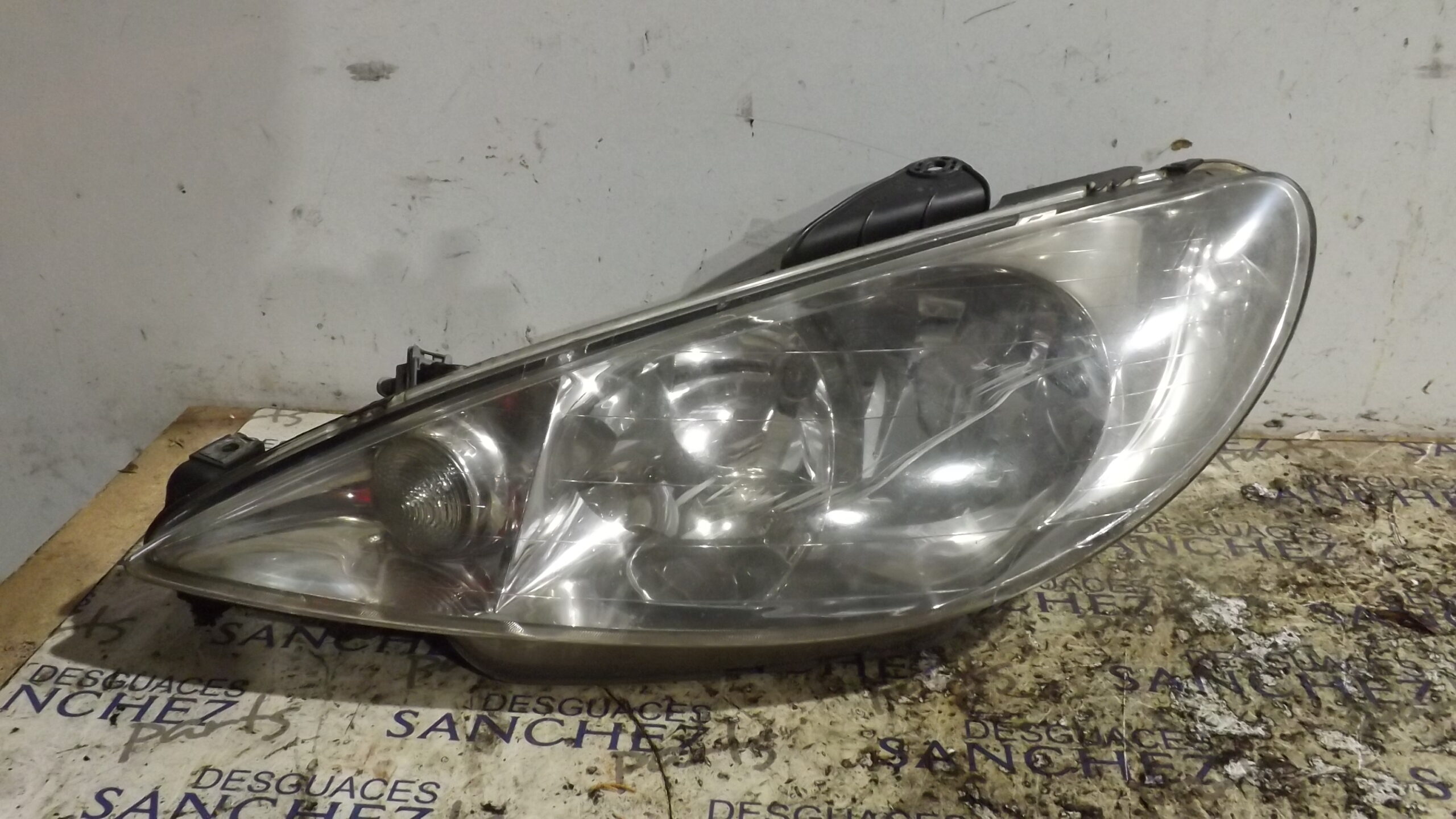 FARO IZQUIERDO PEUGEOT 206 BERLINA *