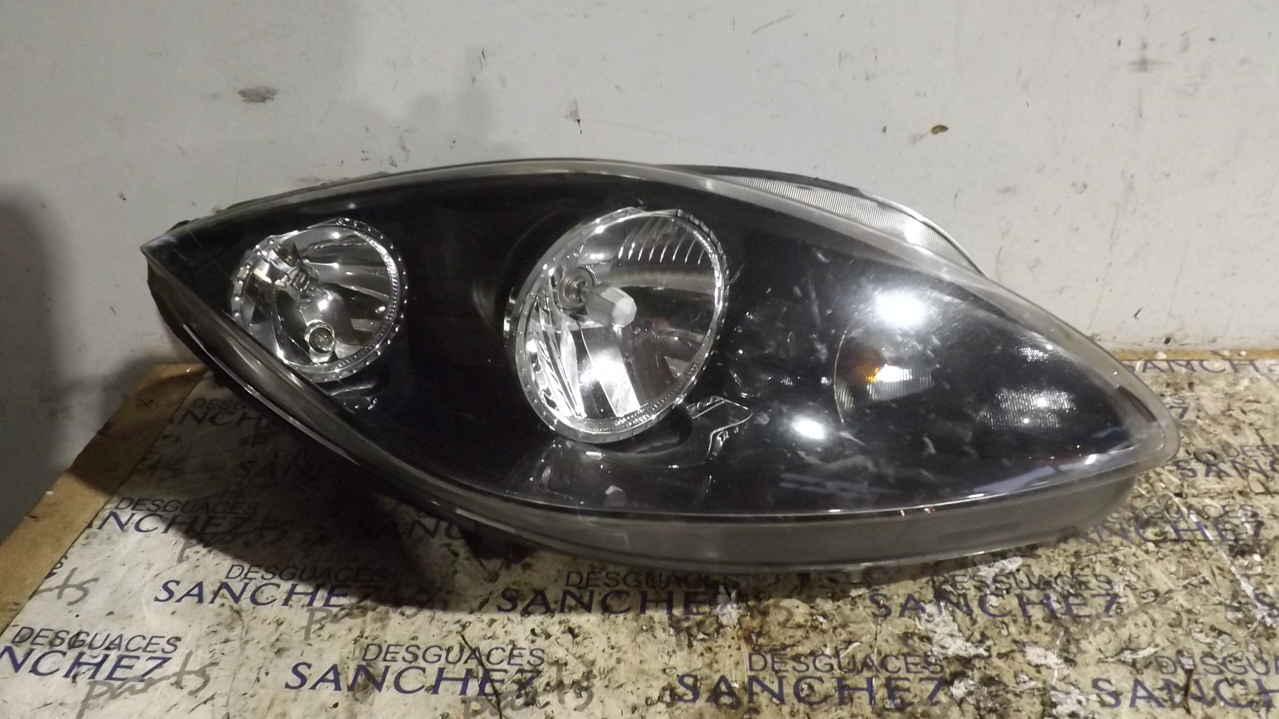 FARO DERECHO SEAT LEON (1P1) *