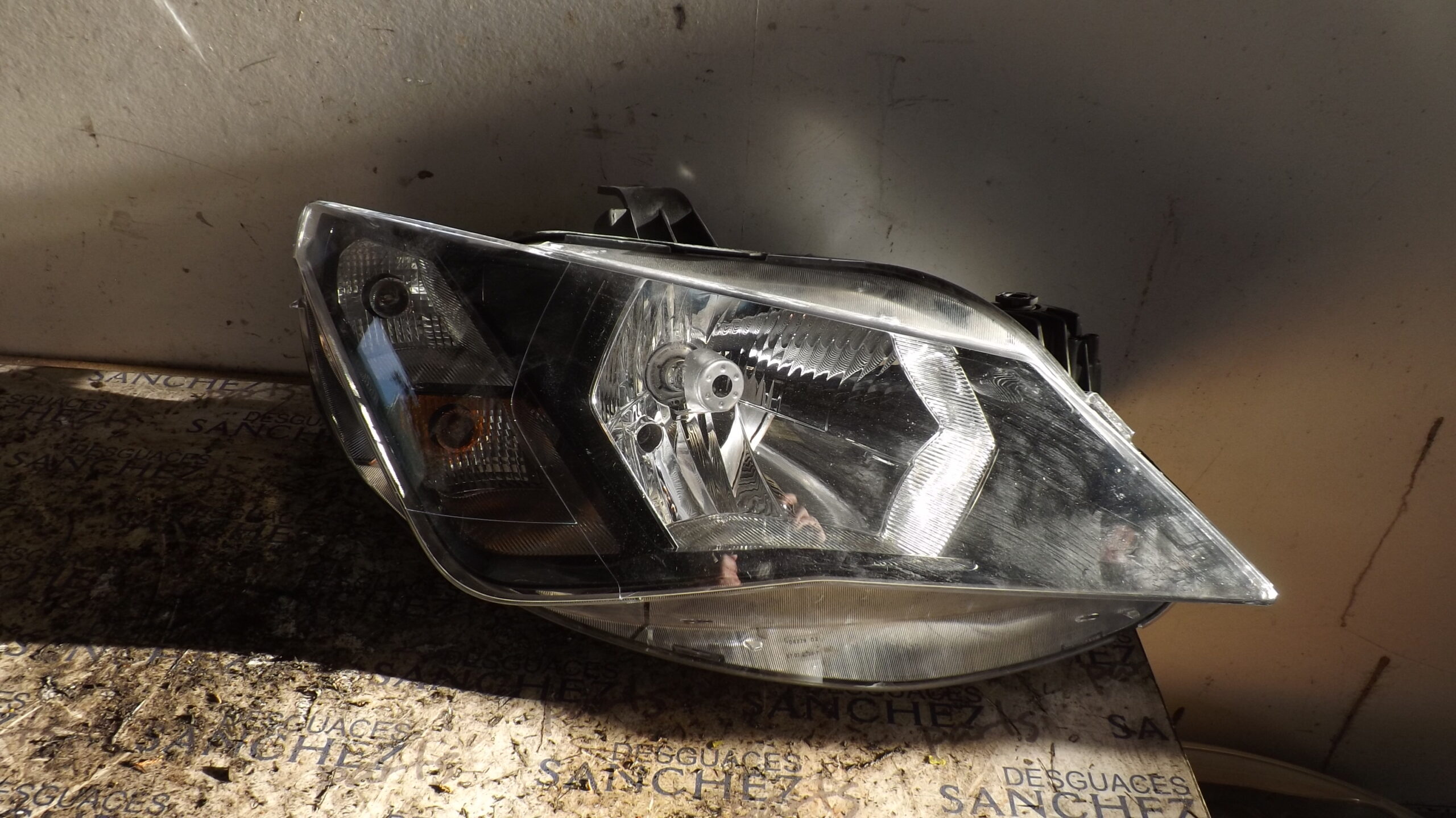 FARO DERECHO SEAT IBIZA (6J5) *