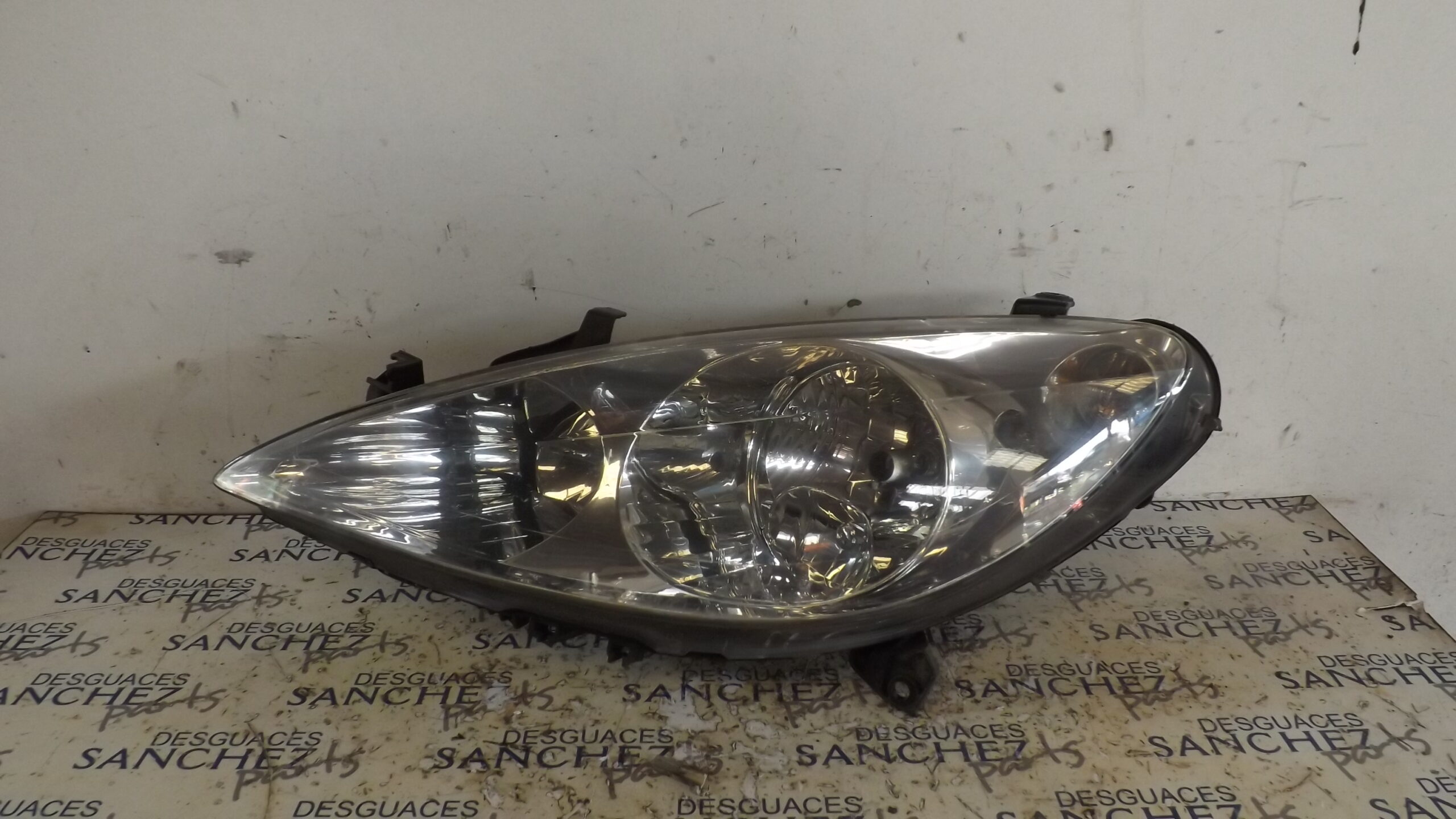 FARO IZQUIERDO PEUGEOT 307 BERLINA (S2) *