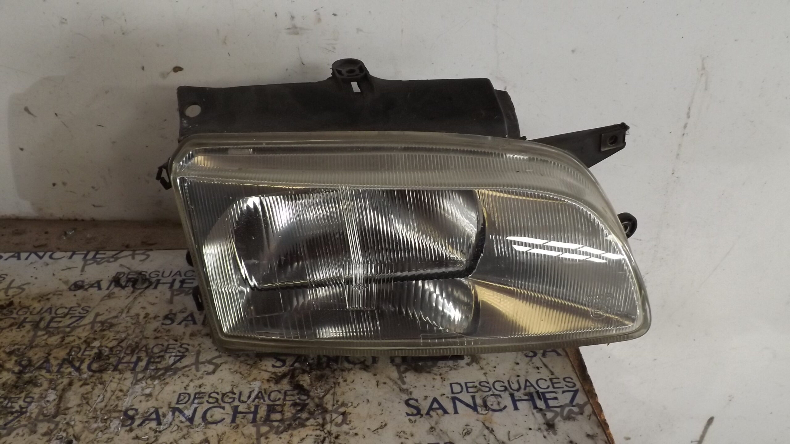 FARO DERECHO CITROEN BERLINGO *