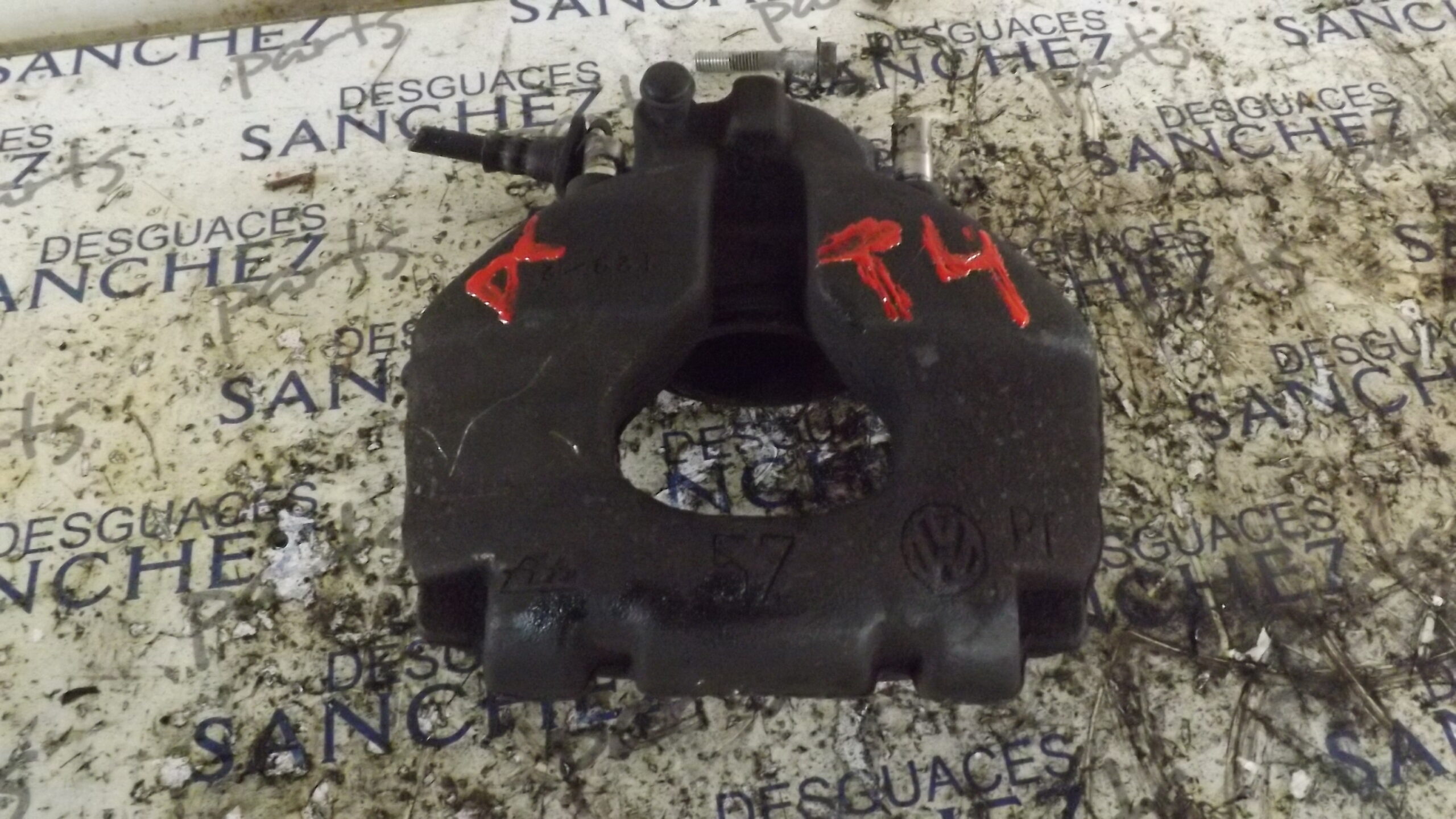 PINZA DE FRENO DELANTERA DERECHA VOLKSWAGEN T4 BUS SYNCRO (MOD. 1991) *