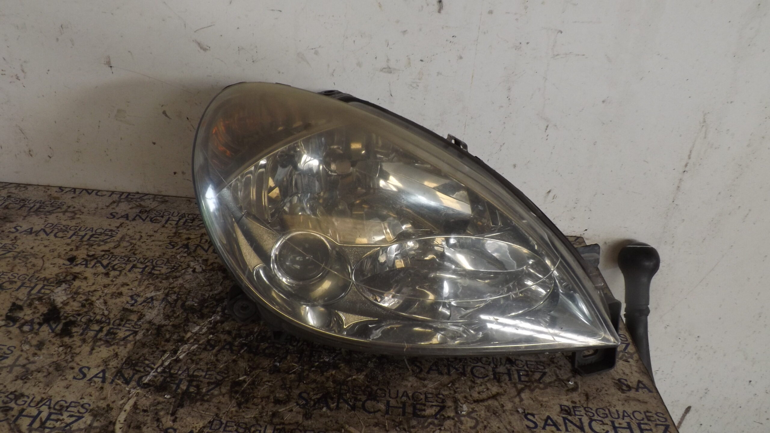 FARO DERECHO CITROEN XSARA BERLINA *
