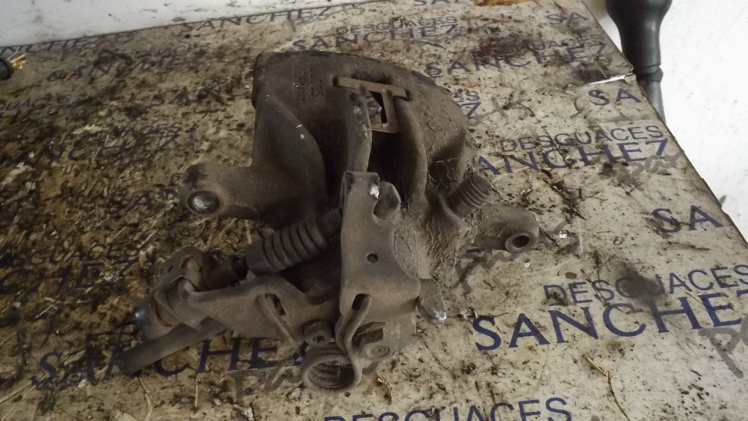 PINZA DE FRENO TRASERA IZQUIERDA VOLKSWAGEN T4 BUS SYNCRO (MOD. 1991) *