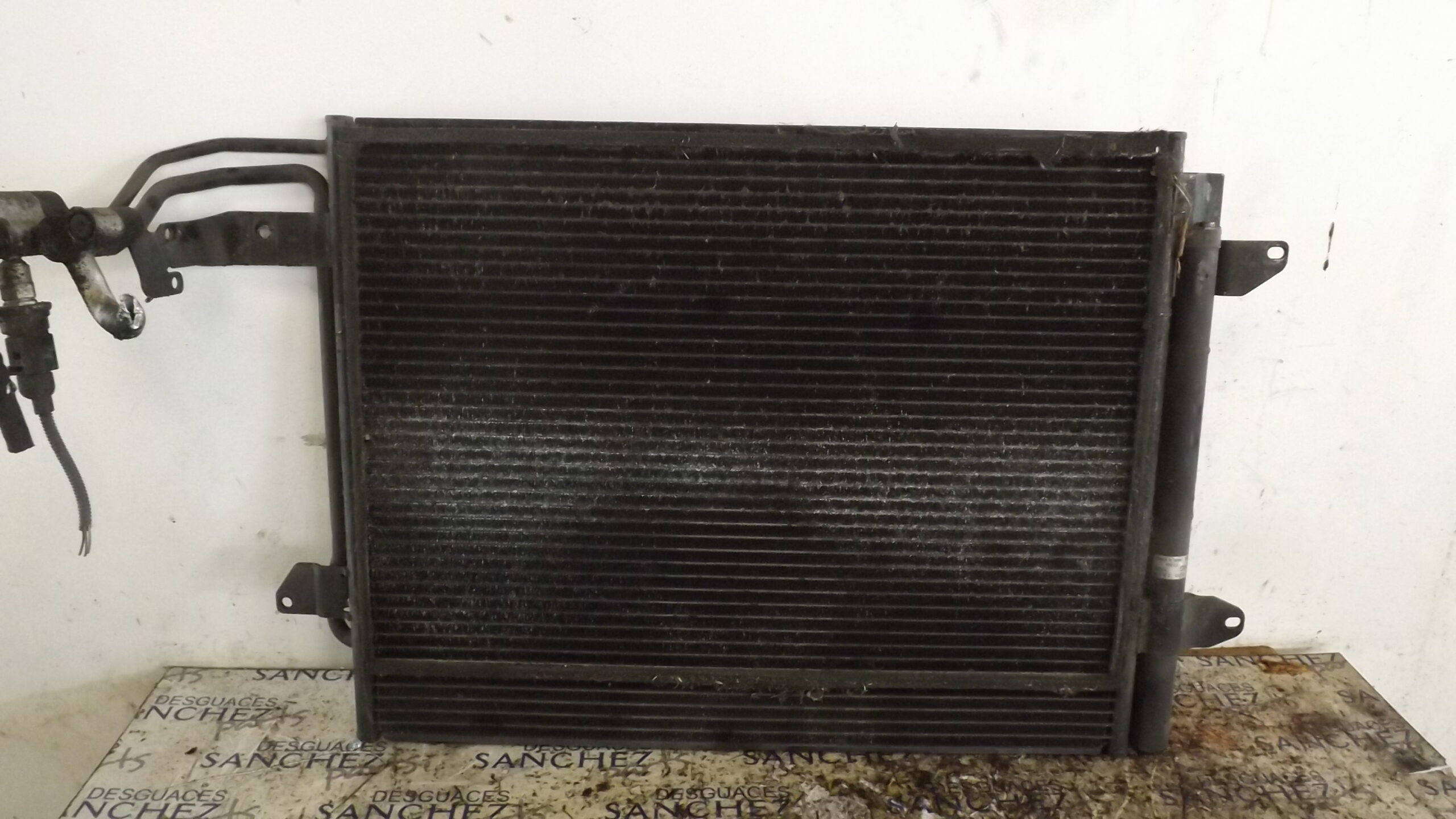CONDENSADOR / RADIADOR AIRE ACONDICIONADO VOLKSWAGEN CADDY KA/KB (2K) *